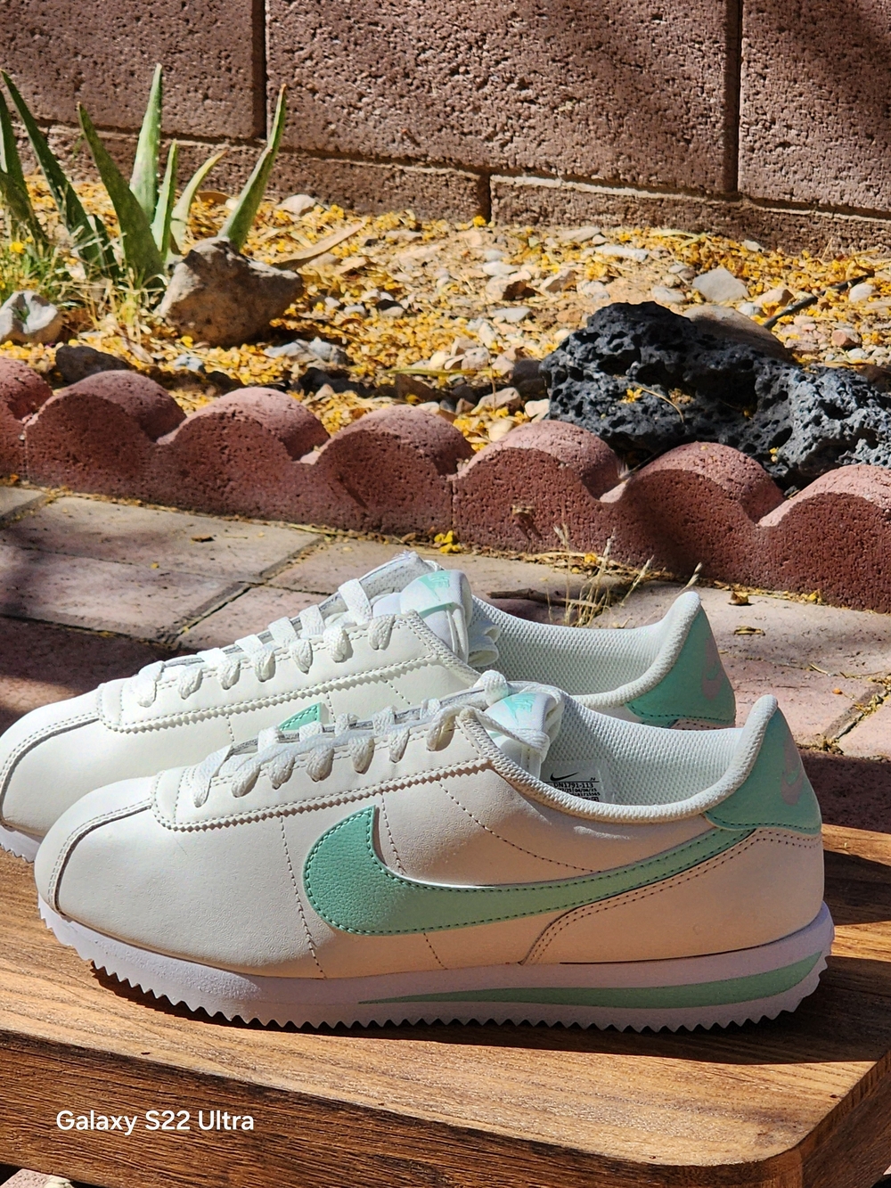 Nike Women’s Classic Cortez Mint Leather Sneakers Size 9 - Picture 6 of 9